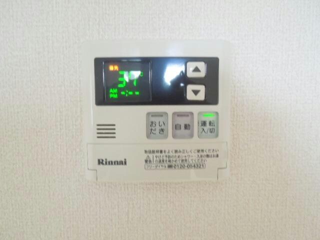 物件内観写真18　(給湯リモコン)