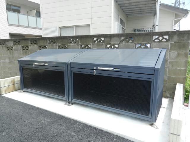 物件外観写真4　(敷地内ゴミ置場)