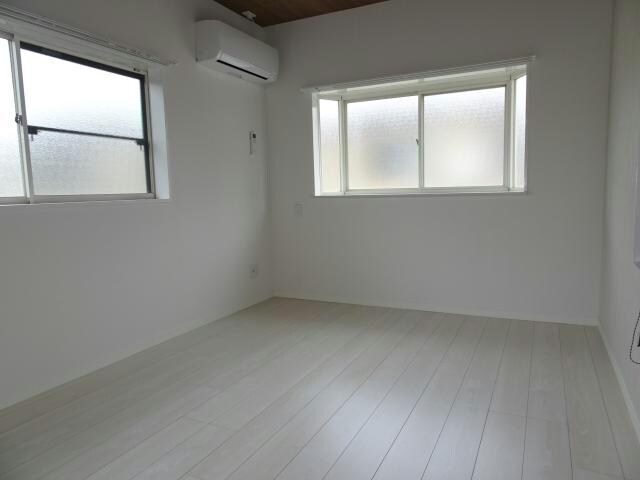 物件内観写真5　(洋室デザインクロス)