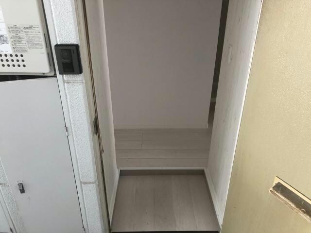 物件内観写真16　(玄関)