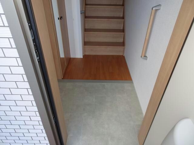 物件内観写真26　(玄関)