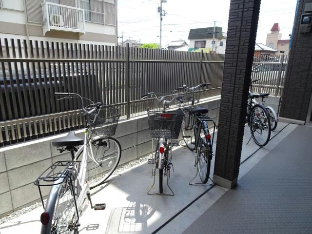 物件外観写真3　(駐輪場)