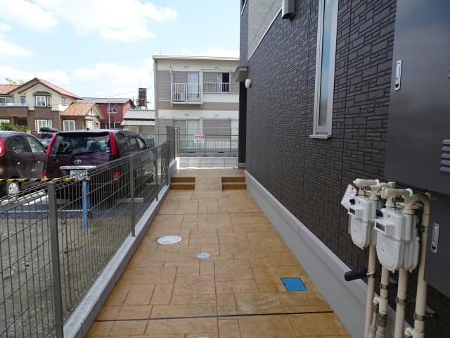 物件外観写真6　(共用通路)