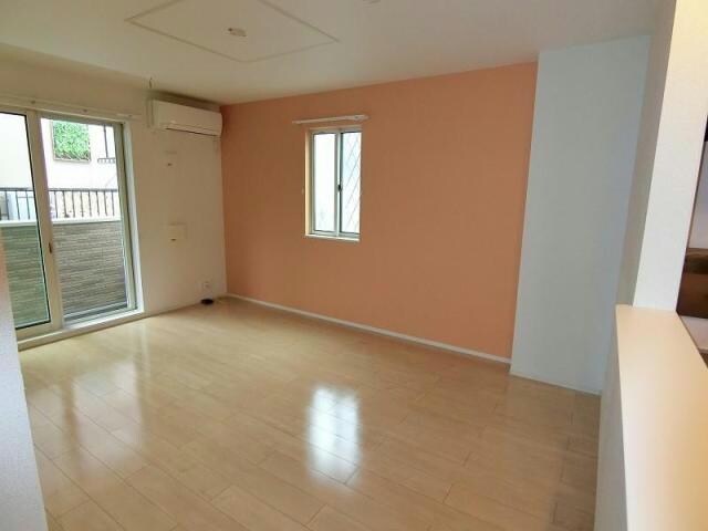 物件内観写真8　(リビングダイニング)