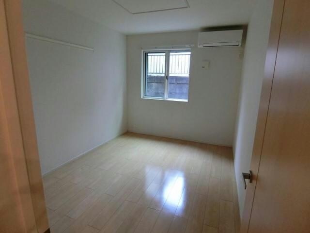 物件内観写真9　(洋室)