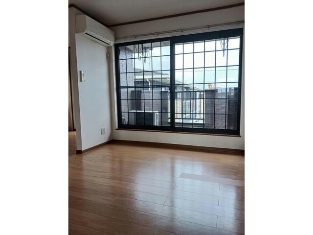 物件内観写真4　(リビング)