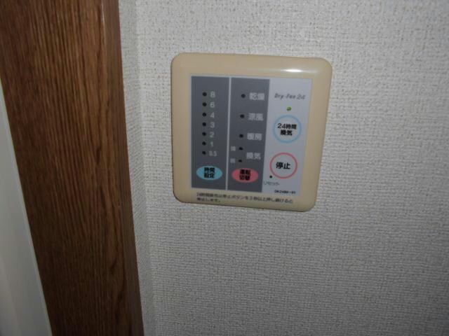物件内観写真13　(浴室乾燥機リモコン)