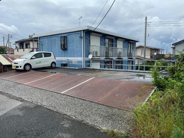 物件外観写真3　(駐車場)