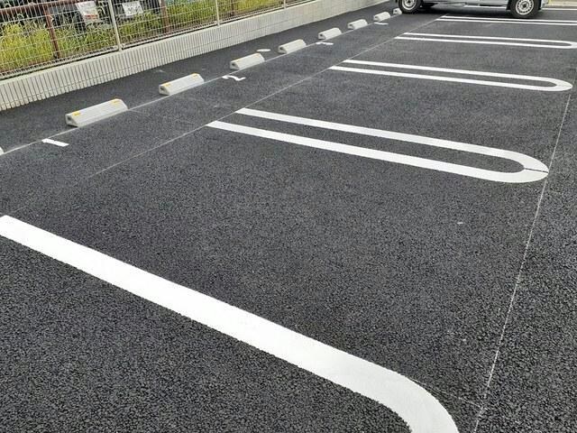 物件外観写真2　(駐車場)