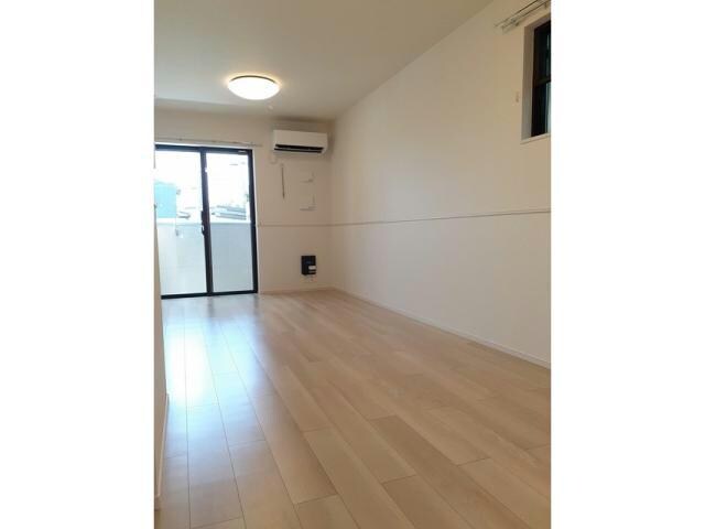 物件内観写真4　(リビング)