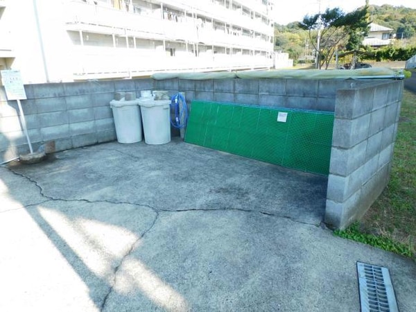 建物設備(ゴミ置き場)