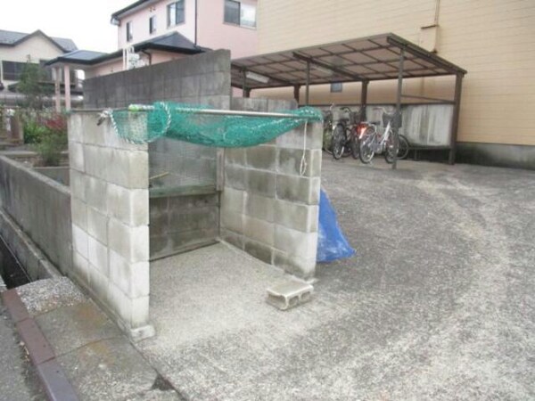 建物設備(ゴミ捨て場)