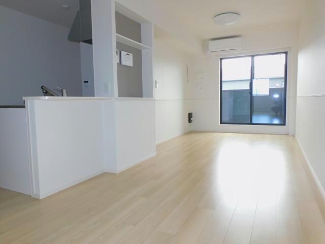 物件内観写真9　(リビングダイニング)