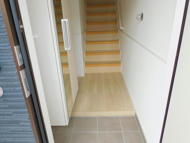 物件内観写真25　(玄関)