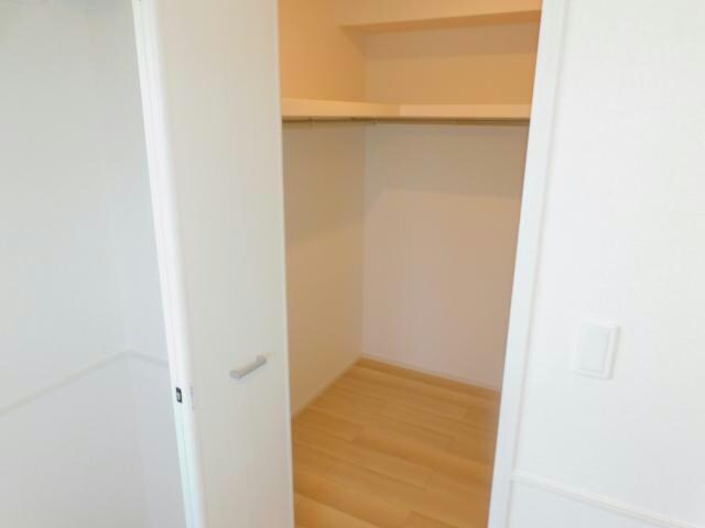 物件内観写真12　(ウォークインクローゼット)