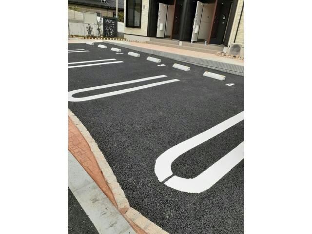 物件外観写真3　(駐車場)