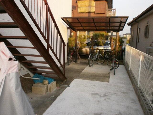 物件外観写真2　(駐輪場)