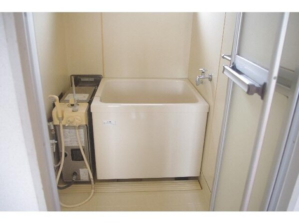 バス／シャワールーム等(他号室の写真になります。)