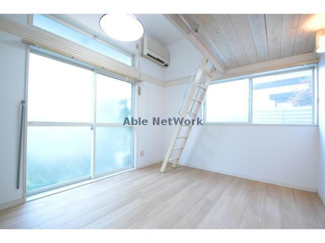 物件内観写真9　(角部屋になりますので、窓が多くついております。)