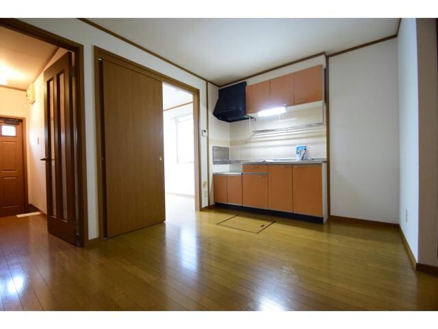 物件内観写真6　(6帖ダイニングキッチンです。)