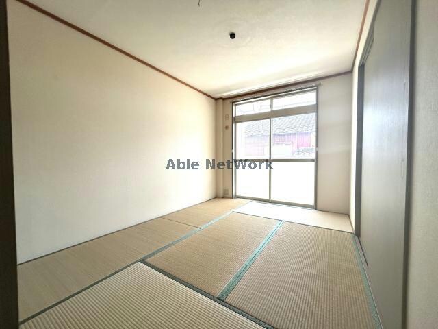 物件内観写真13　(和室6帖)