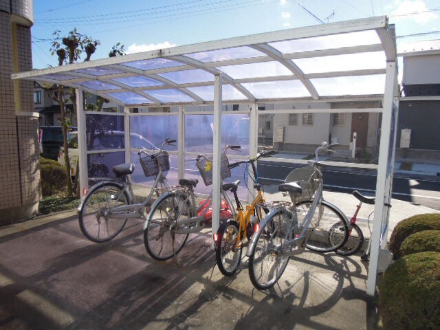 物件外観写真4　(駐輪場)