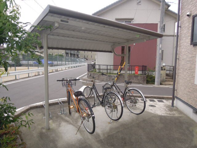 物件外観写真5　(駐輪場)