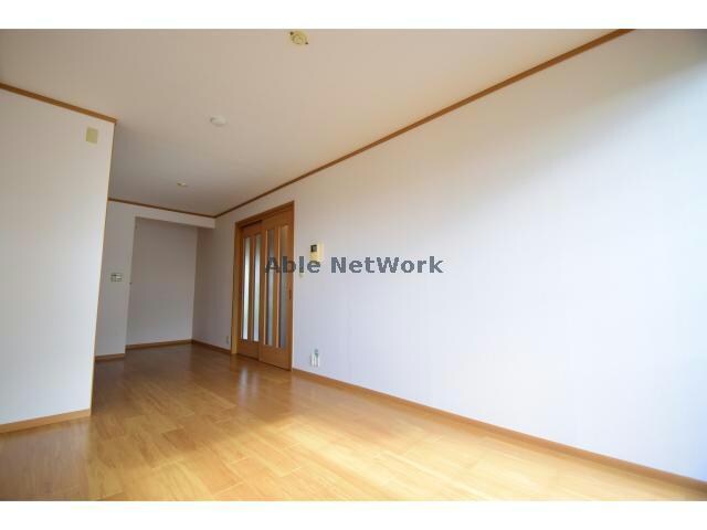 物件内観写真19　(日の光も入ってきます♪)