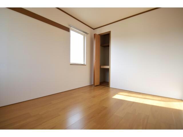 物件内観写真7　(小窓もあるので換気もしやすそうですね♪)