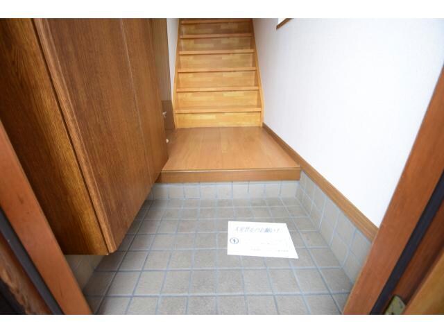 物件内観写真10　(玄関先です！)