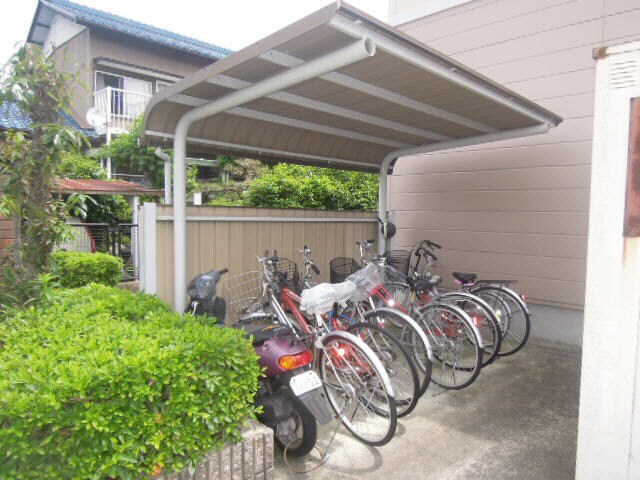 物件外観写真3　(駐輪場)