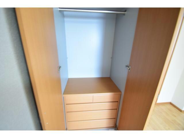 物件内観写真15　(コートも掛けて保管出来ますね!!)