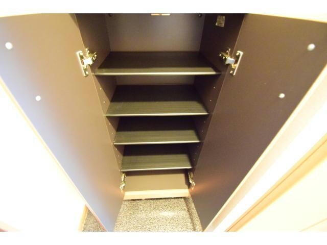 物件内観写真24　(シューズボックス下部!!)