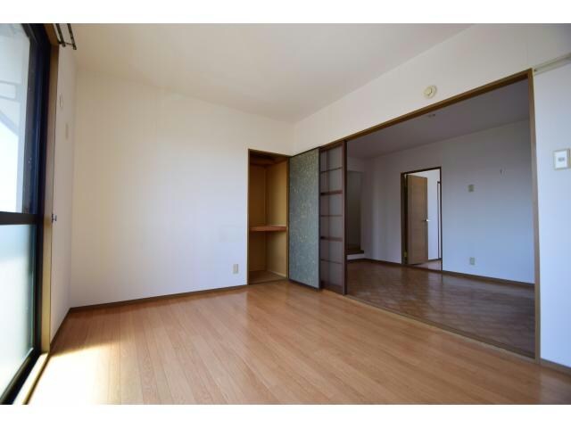 物件内観写真4　(6帖洋室です。)