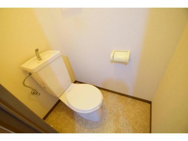 物件内観写真13　(トイレ回りです。)