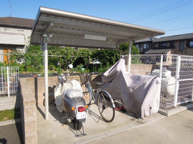 物件外観写真4　(駐輪場)