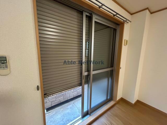 物件内観写真22　(シャッター付き)