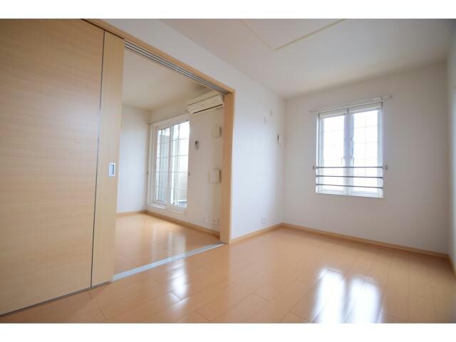 物件内観写真7　(5.6帖洋室)