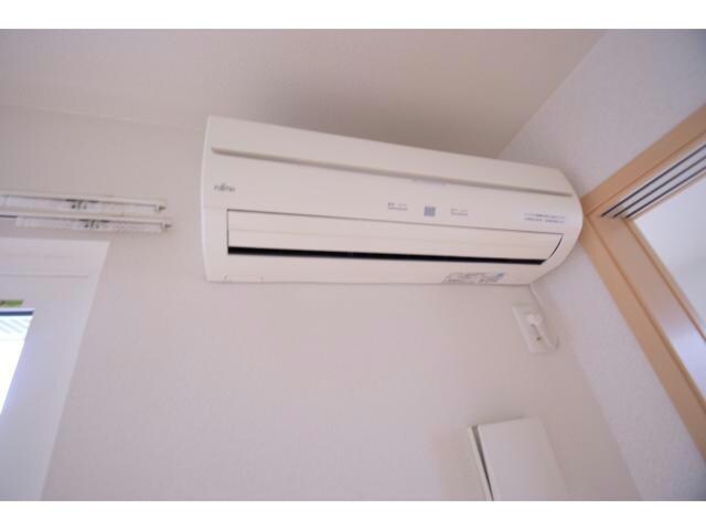 物件内観写真9　(エアコン(リビング))