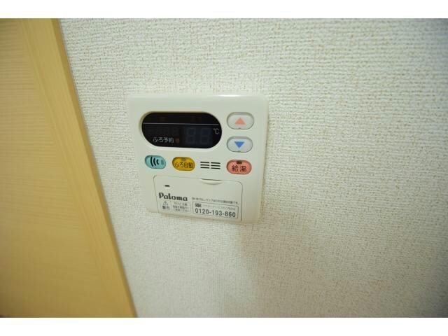 物件内観写真12　(追い焚き付給湯器)