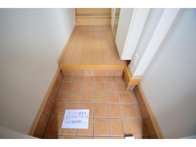 物件内観写真17　(玄関回り)