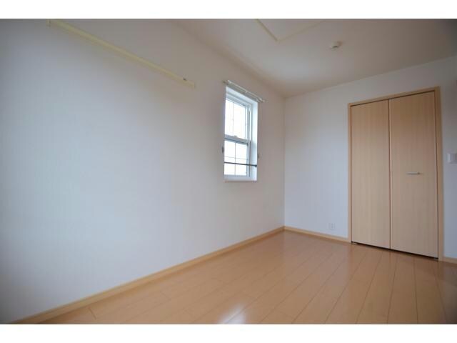 物件内観写真19　(5.6帖洋室)