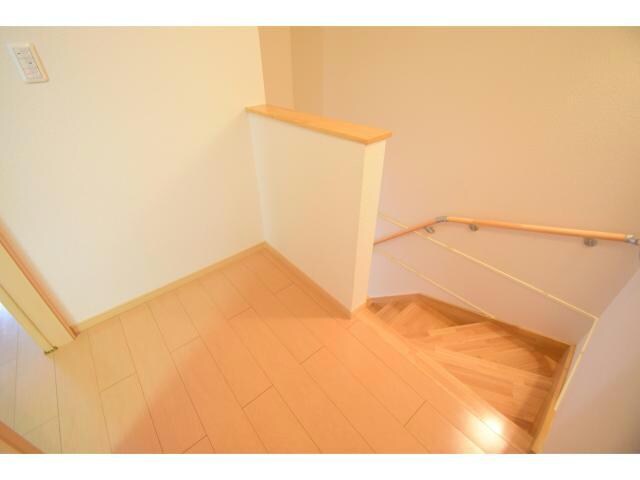 物件内観写真30　(階段回り)