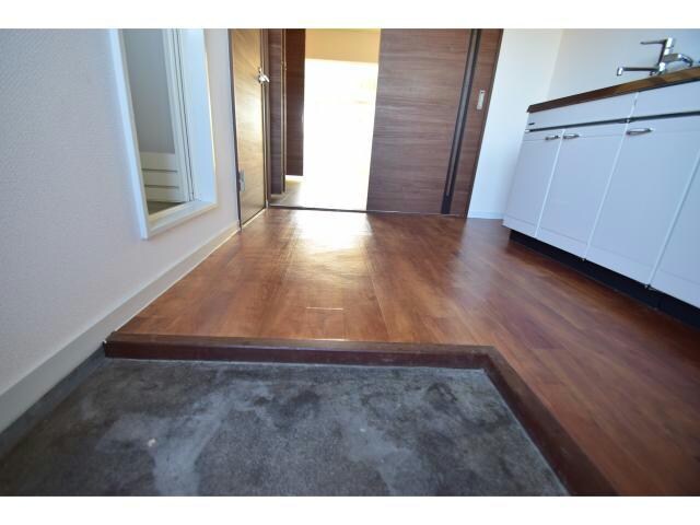 物件内観写真12　(玄関回りです。)