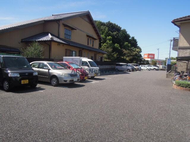 物件外観写真2　(駐車場)
