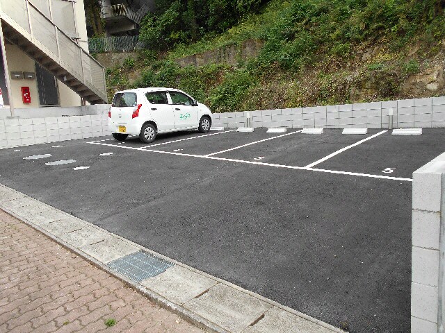 物件外観写真5　(駐車場)