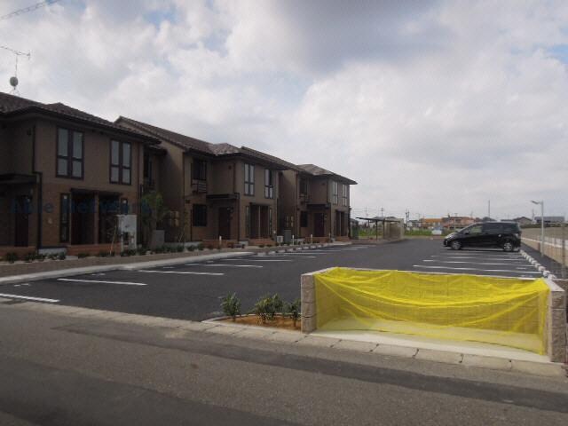 物件外観写真4　(駐車場)