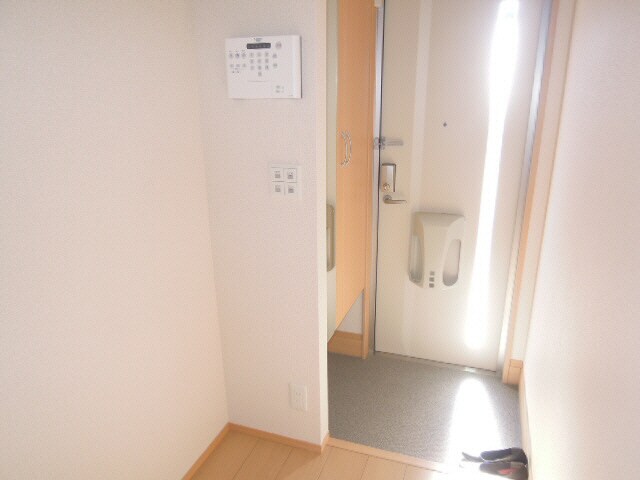 物件内観写真13　(玄関周り)