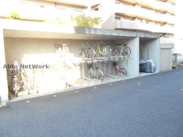 物件外観写真3　(駐輪場)