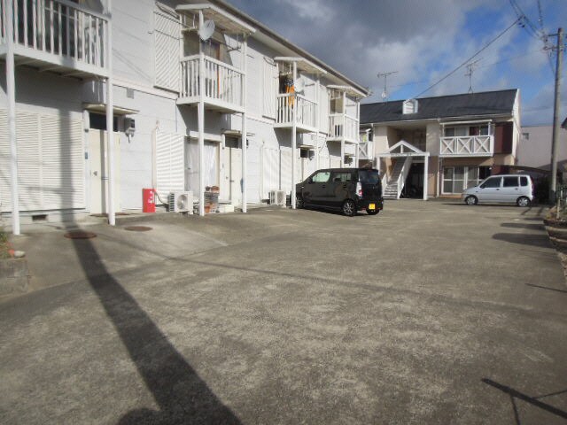 物件外観写真5　(駐車場)